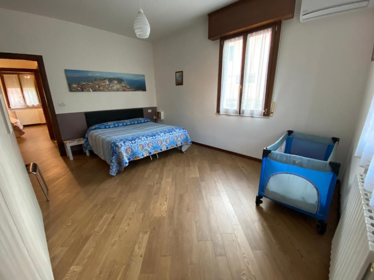 סירמיונה Appartamenti Altea מראה חיצוני תמונה
